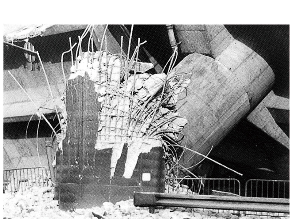 図表2.05　阪神・淡路大震災で切断された鉄筋（文献32の図3を転載：溶接学会提供）