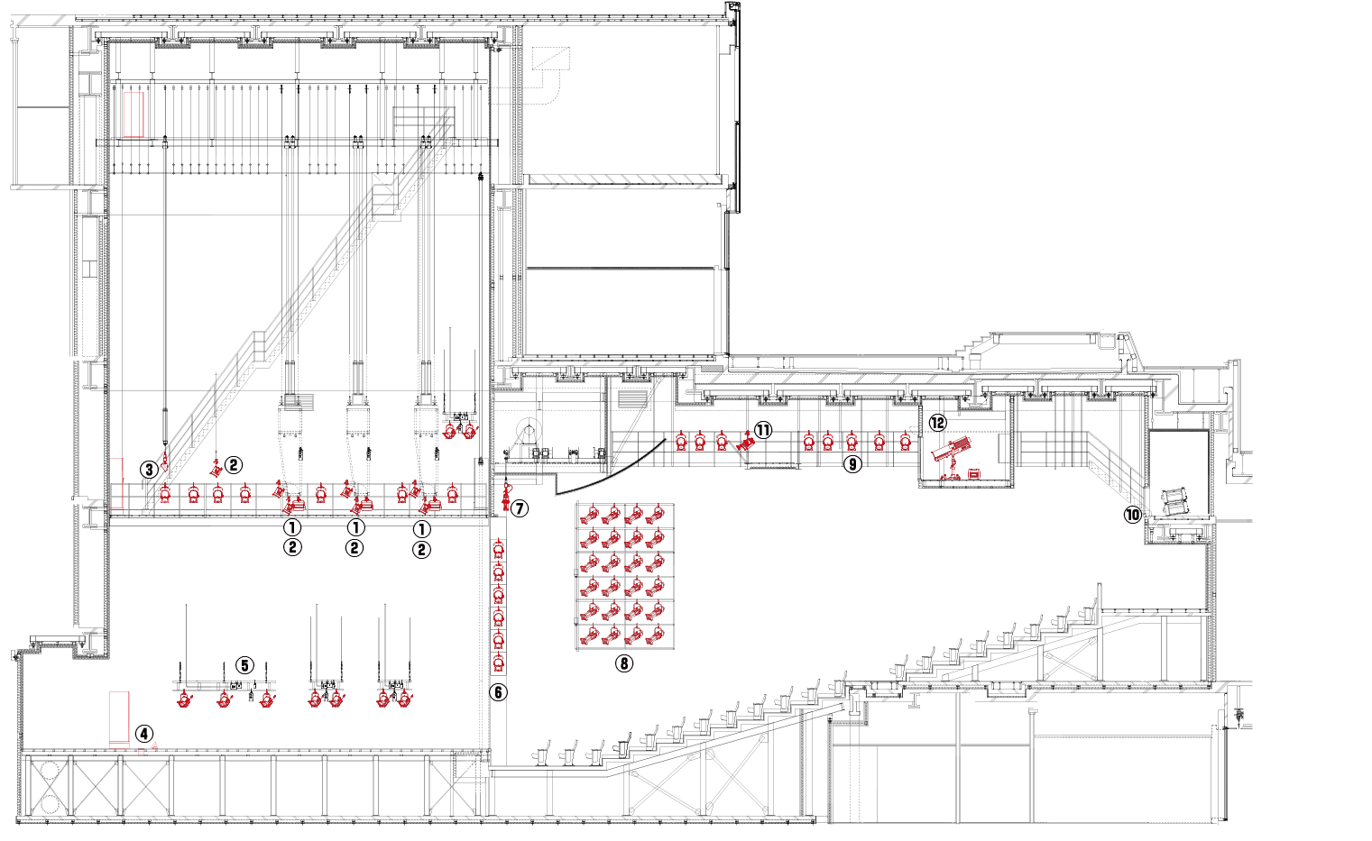 図2.37　PARCO 劇場の断面図<sup>37）</sup>