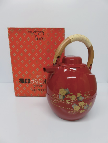 図3　漆塗装の急須ポット（象印マホービン VJU 型）