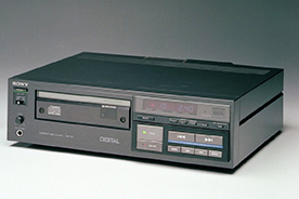 世界初コンパクトディスクプレーヤー
                CDP-101