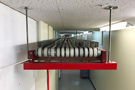 世界初の病院検査室用自動検体搬送 「ベルトラインシステム」