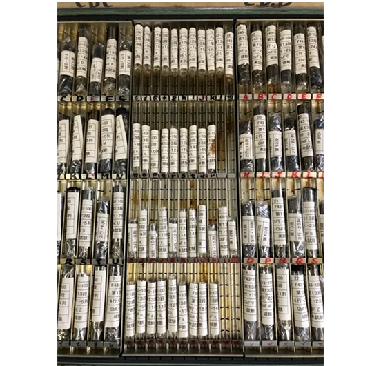 クリープデータシートとその記録類、クリープ破断試験片