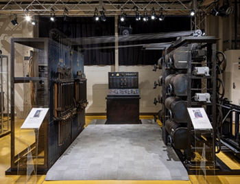 U型多分岐式調光変圧器と調光操作盤